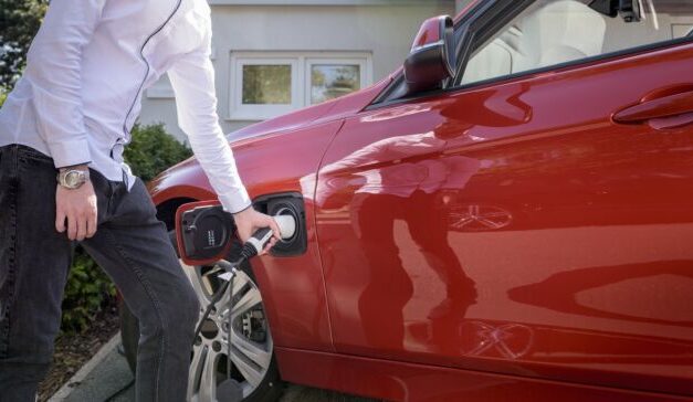 Charging Forward: UK firms to adopt 163,000 electric vehicles as part of £13.6bn electrification investment drive