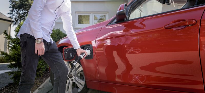 Charging Forward: UK firms to adopt 163,000 electric vehicles as part of £13.6bn electrification investment drive