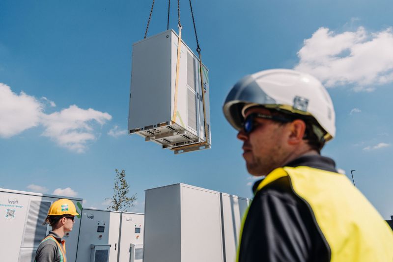 Solnet Group and iwell team up to help businesses build more resilient energy systems