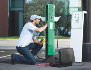 EV ServiceTechnicianInstallingTerminal US 1 CMYK81