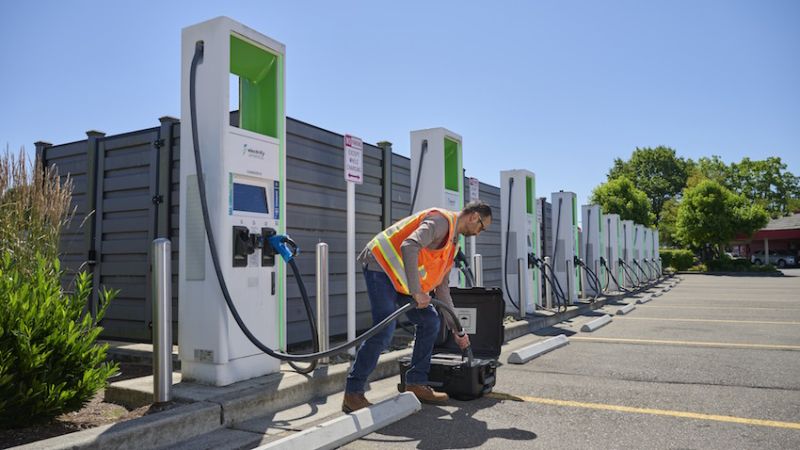 Fluke FEV500: An all-in-one testing solution for fast DC Level 3 EV charging stations