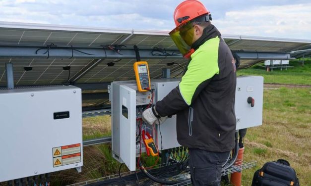 Fluke measurement tools help AR Power with the safe installation of solar PV systems