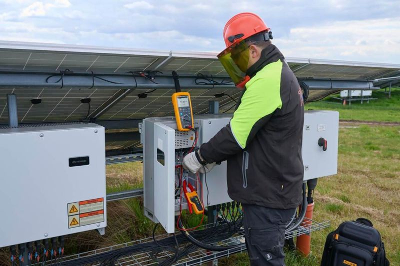 Fluke measurement tools help AR Power with the safe installation of solar PV systems