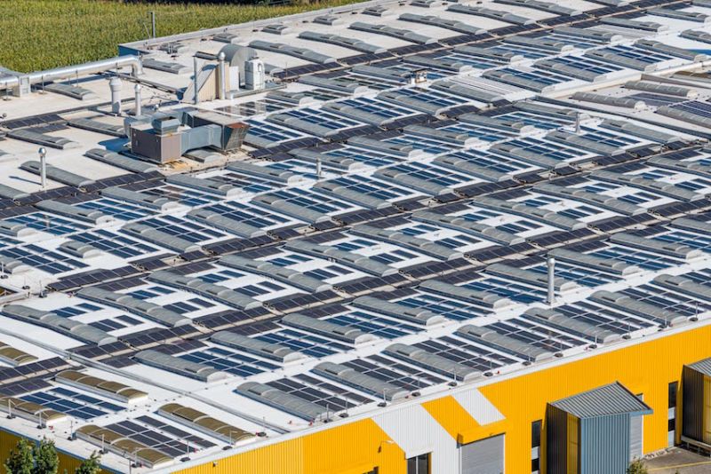 GoodWe installs Galaxy Lightweight Modules on rooftop of the Zehnder Group