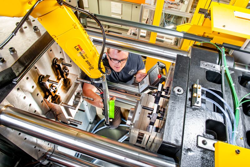 Green & clean: FANUC ROBOSHOT helps Bloom-in-Box reduce carbon footprint