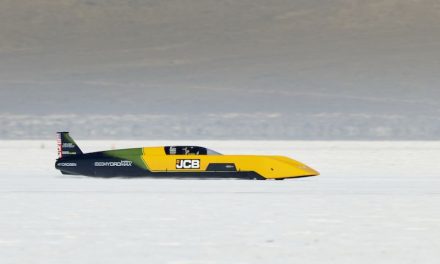 Hydrogen-powered JCB Hydromax sets 406.320mph world land speed record