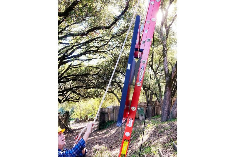 Fluke’s PV Module Lift eliminates need to carry solar panels up ladders