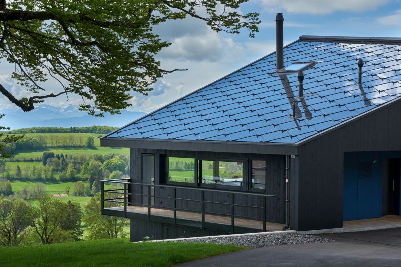 Anti-glare solar panels – overcoming a “significant nuisance”