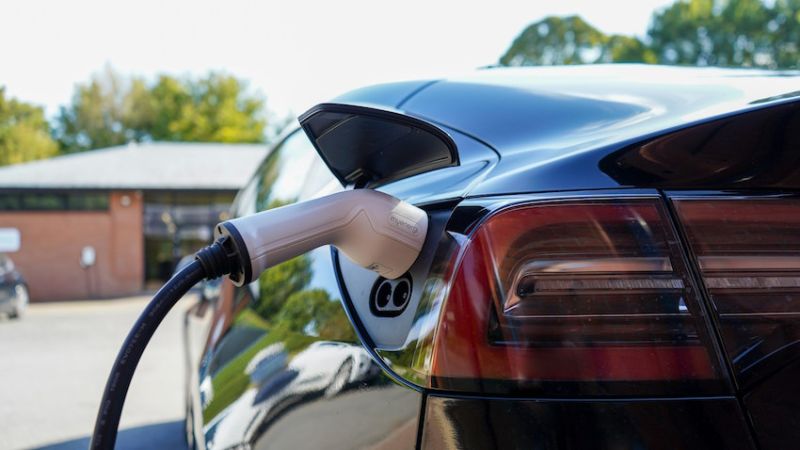How solar energy can extend the range of electric vehicles