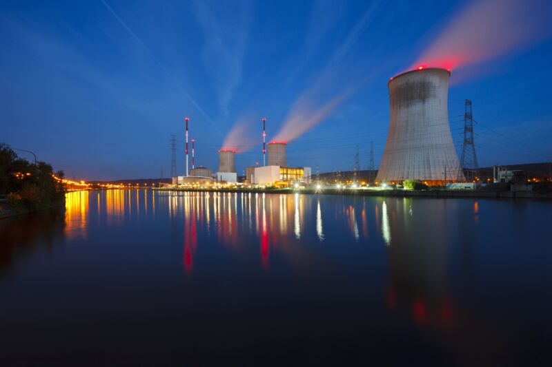How can nuclear decommissioning be adapted to support a circular economy?
